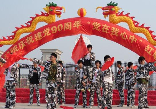 不想被催婚害怕聊工资？年轻人的春节全靠科技装备武装！